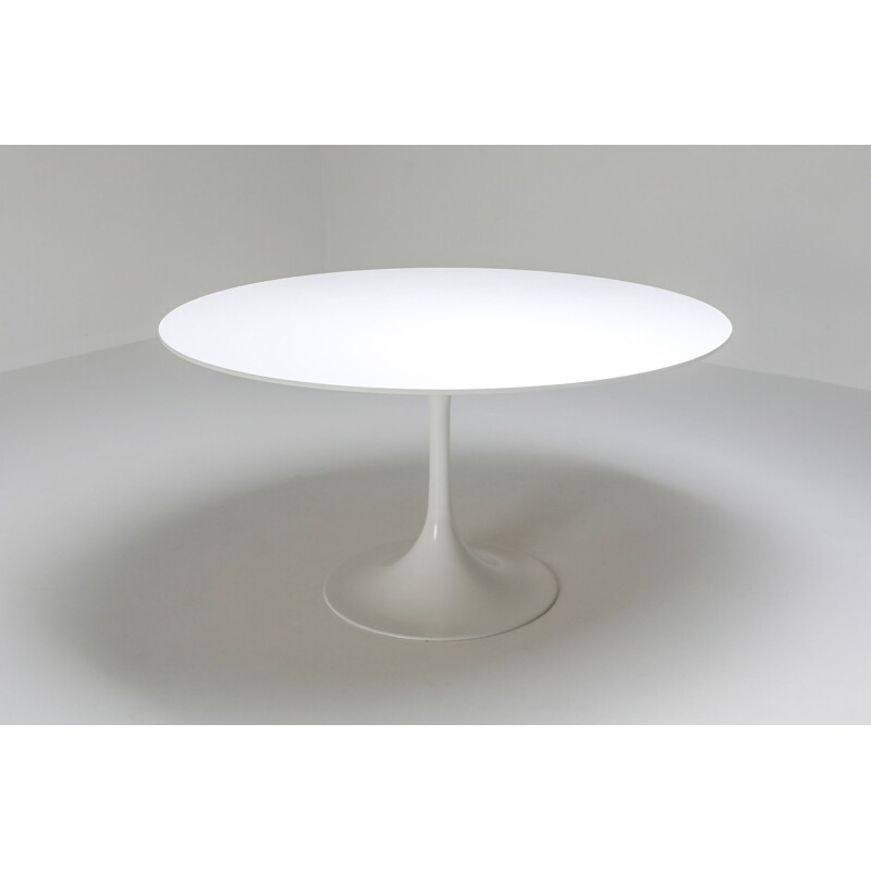 Vintage round white dining table by Eero Saarinen for Knoll, 1970s