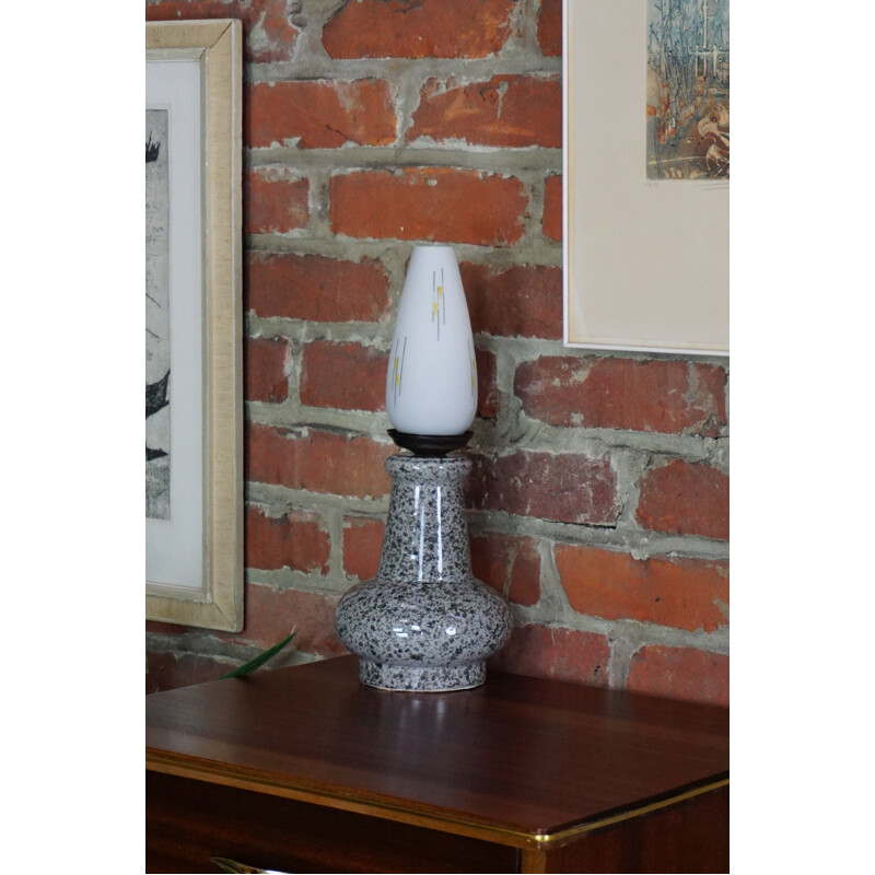 Lampe vintage en céramique et opaline blanche ouvragée 1950