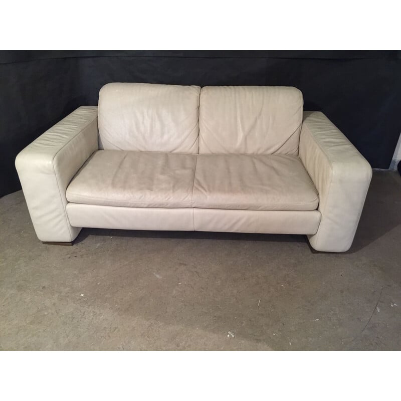 Vintage white cream sofa by Natuzzi Italy 