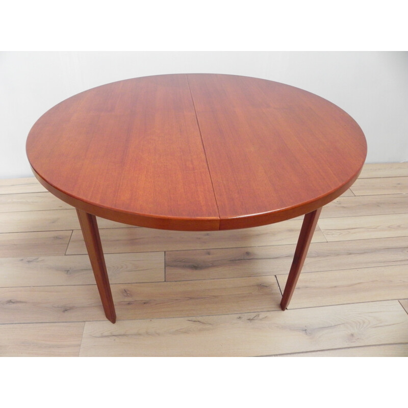 Round extendable table in teak, Henning KJAERNULF - 1960s
