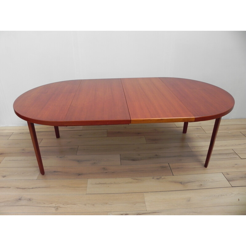 Round extendable table in teak, Henning KJAERNULF - 1960s