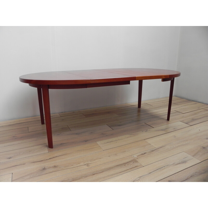 Round extendable table in teak, Henning KJAERNULF - 1960s