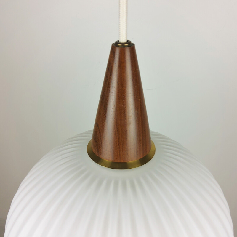 Vintage hanglamp van teakhout en opaline, 1960