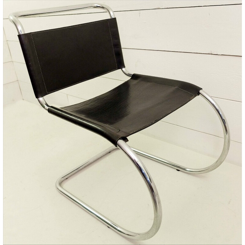 Suite de quatre chaises "MR" en cuir noir, Ludwig MIES VAN DER ROHE - 1950
