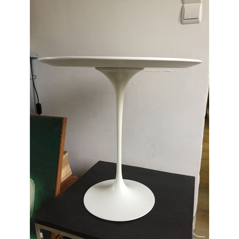 Vintage pedestal table by Knoll