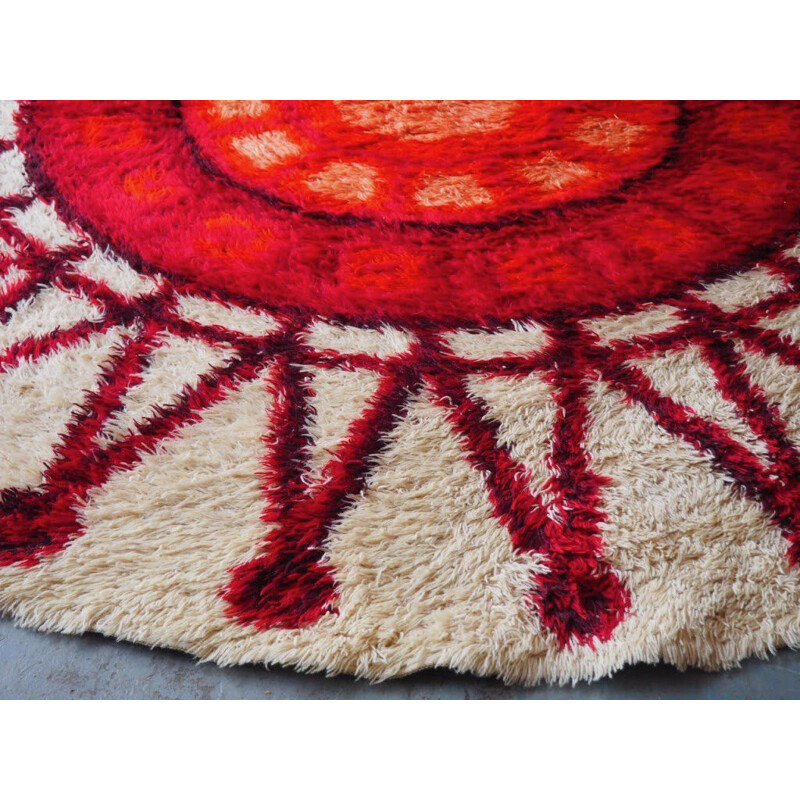 Vintage Circular Red & Cream Shag Pile Rug 1960s