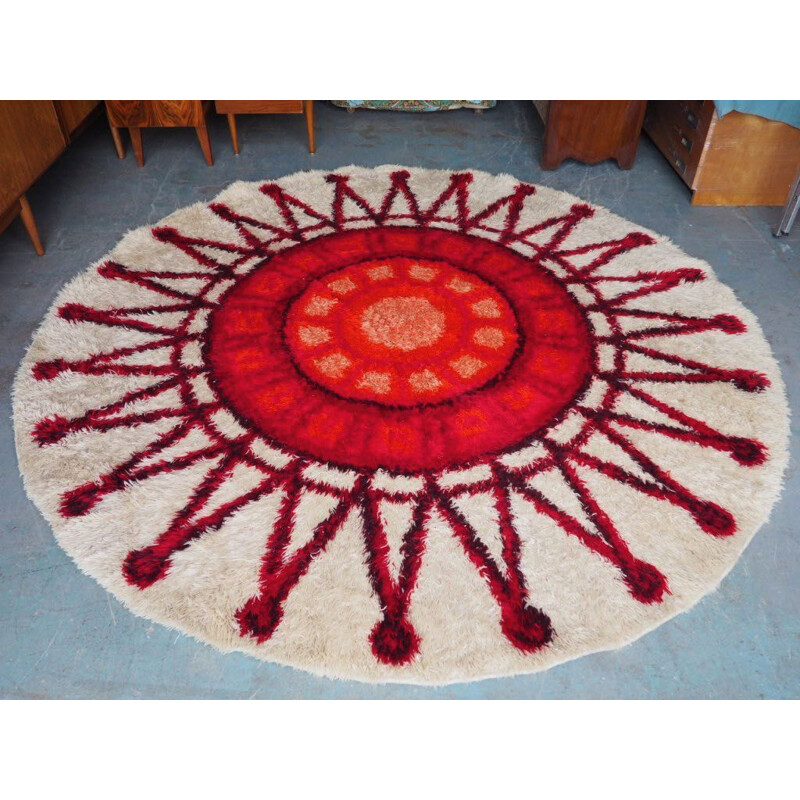 Vintage Circular Red & Cream Shag Pile Rug 1960s