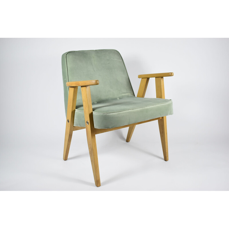 Sillón vintage de terciopelo menta 366 de J. Chierowski 1962