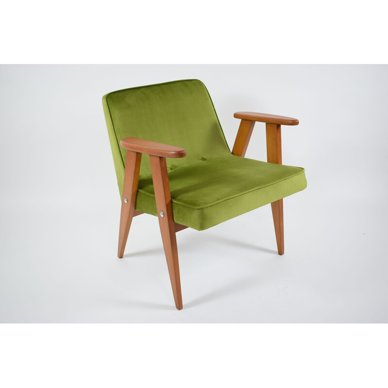 Sillón vintage de terciopelo verde 366 de J. Chierowski 1960