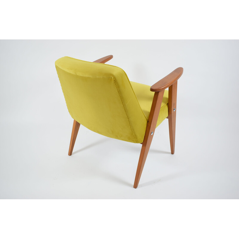 Vintage Sessel 366 entworfen von dem berühmten J. Chierowski in gelbem Samt 1962