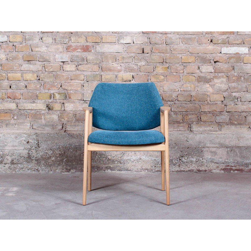 Fauteuil vintage scandinave avec accoudoirs en frêne massif restauré