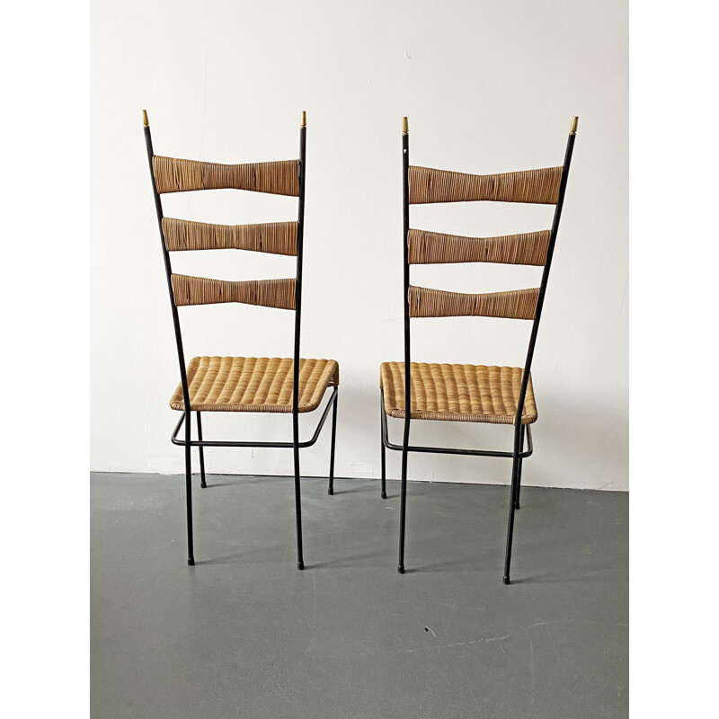 Pareja de sillas vintage de mimbre de respaldo alto con estructura de metal pintado en negro, Francia, 1950