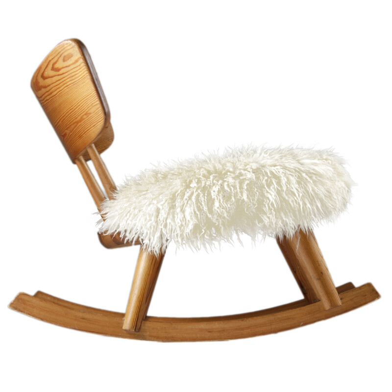 Swedish rocking chair in pinewood and sheepskin - 1940s