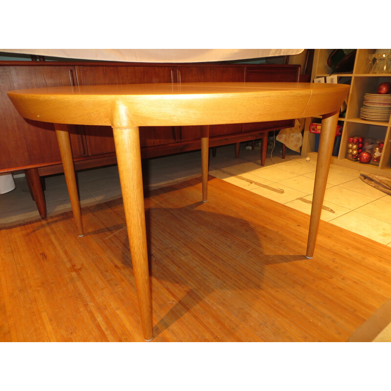 Haslev Mobelsnedkeri dining table in oakwood, Erik RIISAGER-HANSEN - 1960s