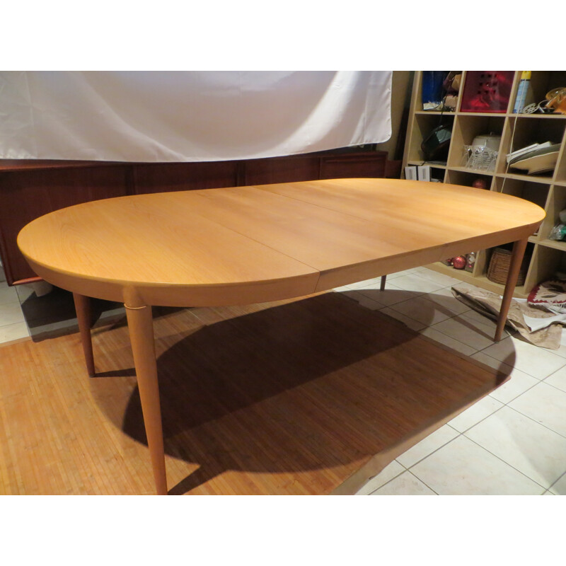 Haslev Mobelsnedkeri dining table in oakwood, Erik RIISAGER-HANSEN - 1960s