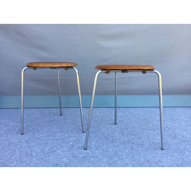 Pareja de taburetes vintage de teca de Arne Jacobsen