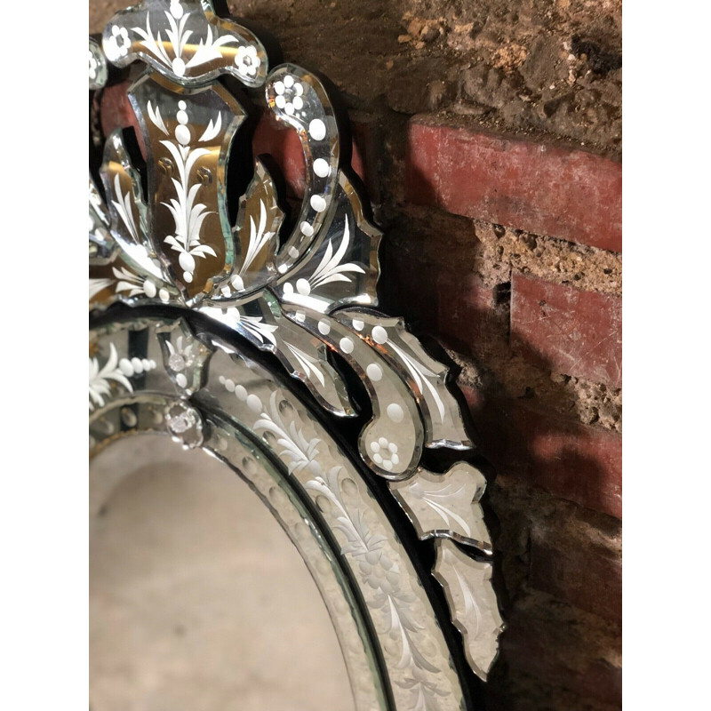 Vintage oval Venice mirror with pediment, 1980