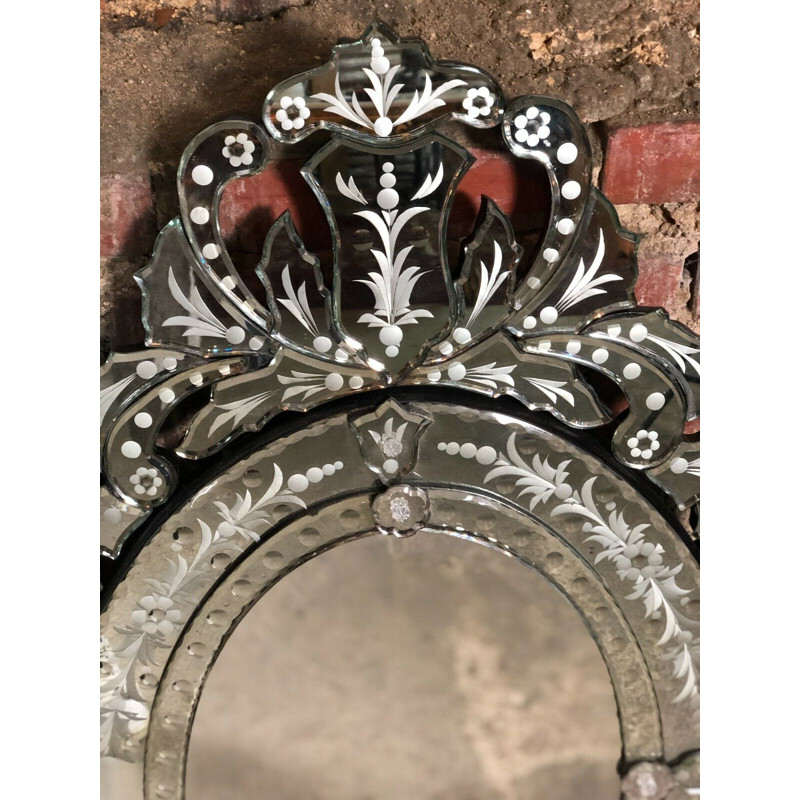 Vintage oval Venice mirror with pediment, 1980