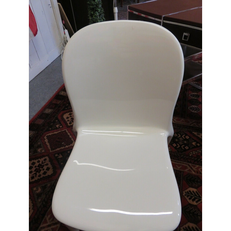 Vintage white "Kartell" polycarbonate chair