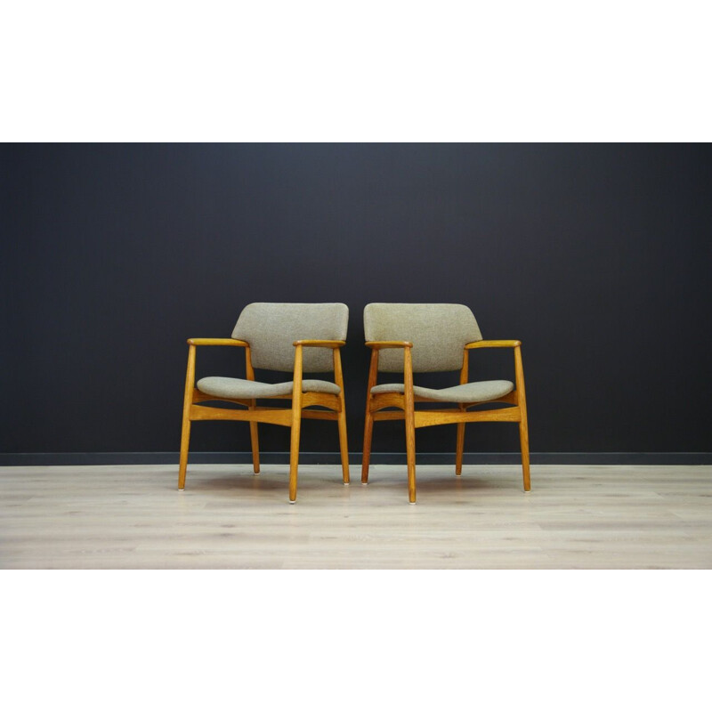 Vintage armchair in fabric and oakwood by Fritz Hansen, 1960-70s