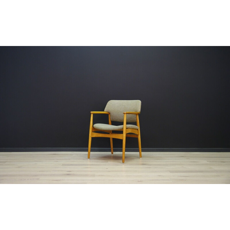 Vintage armchair in fabric and oakwood by Fritz Hansen, 1960-70s