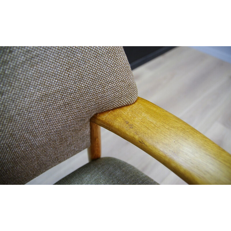 Vintage armchair in fabric and oakwood by Fritz Hansen, 1960-70s