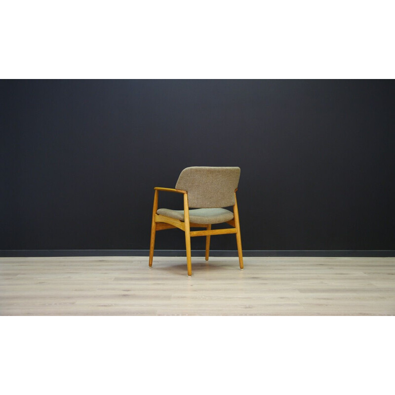 Vintage armchair in fabric and oakwood by Fritz Hansen, 1960-70s