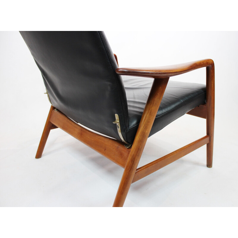 Vintage wood and black leather armchair by Alf Svensson and Fritz Hansen, 1960s