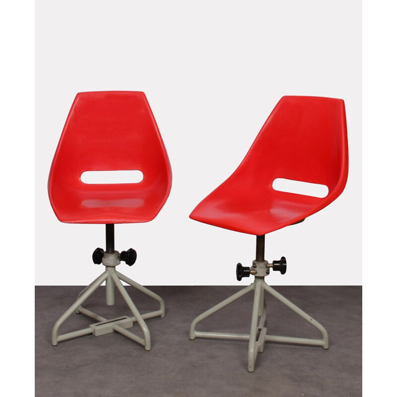 Pair of vintage red chairs by Miroslav Navratil for Vertex, 1960