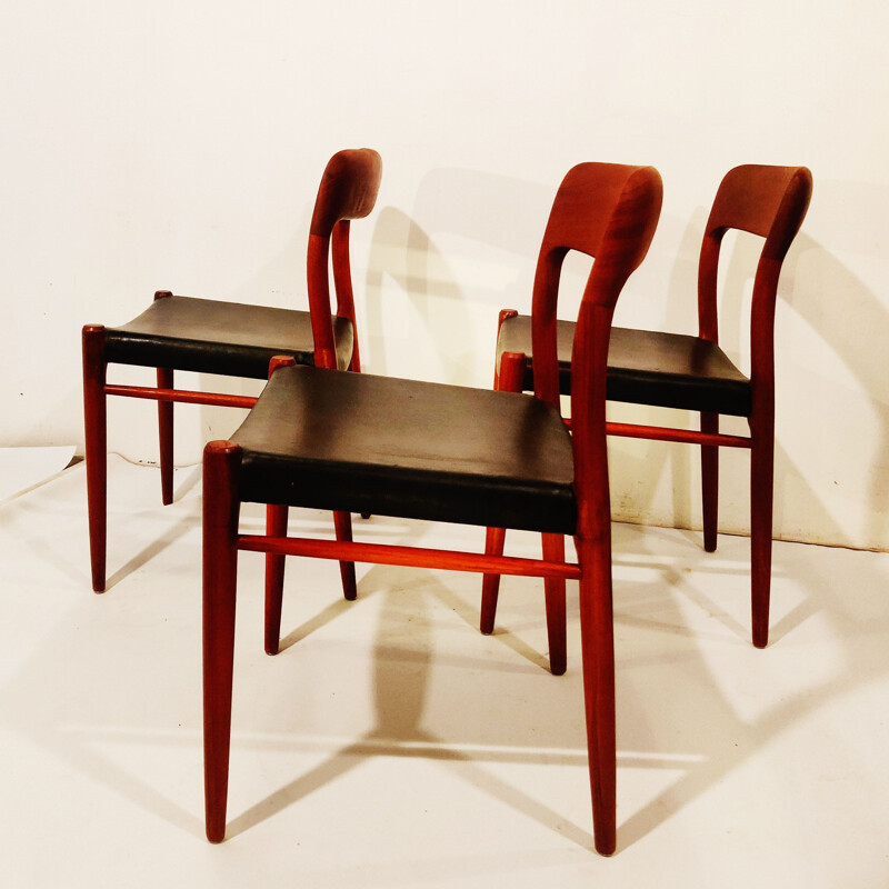 Cadeira de teca Vintage Modelo 75 de Niels O. Møller para J.L. Møllers