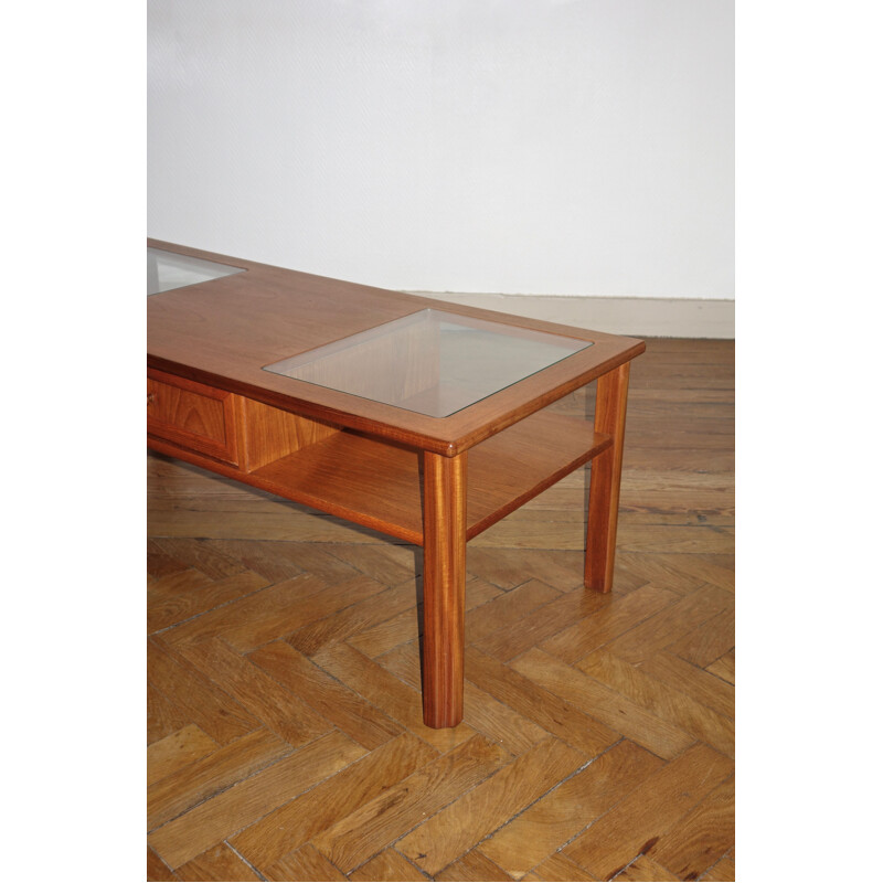 Table basse vintage en teck et verre par Gplan, 1970