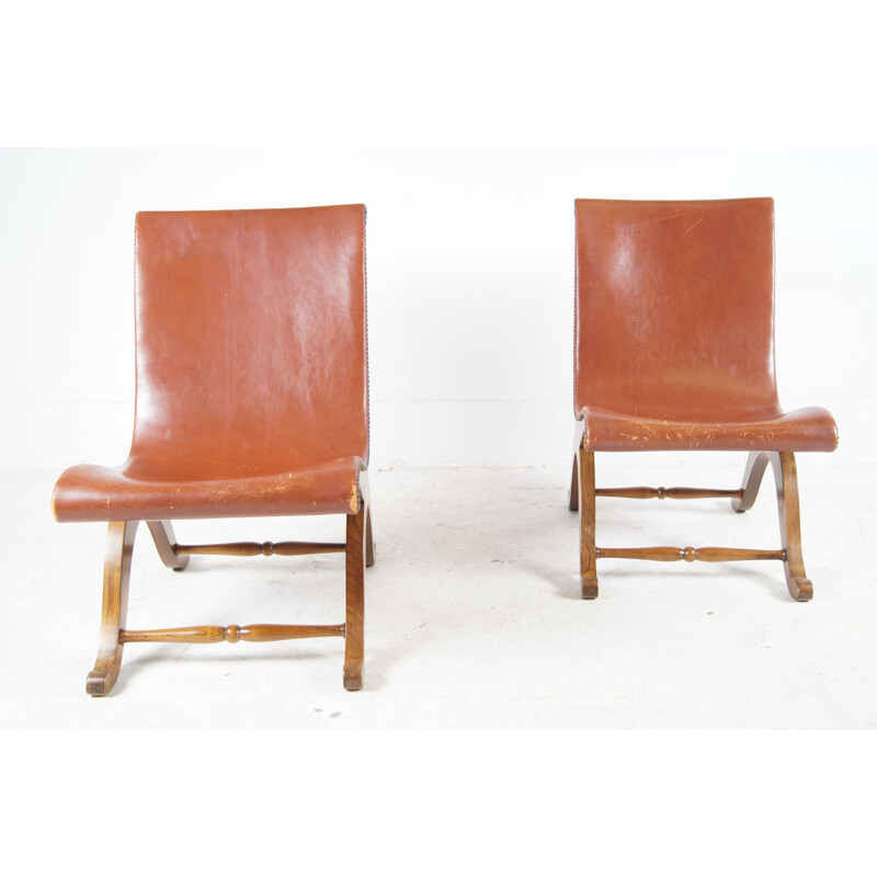 Paire de fauteuils bas vintage en cuir cogac 