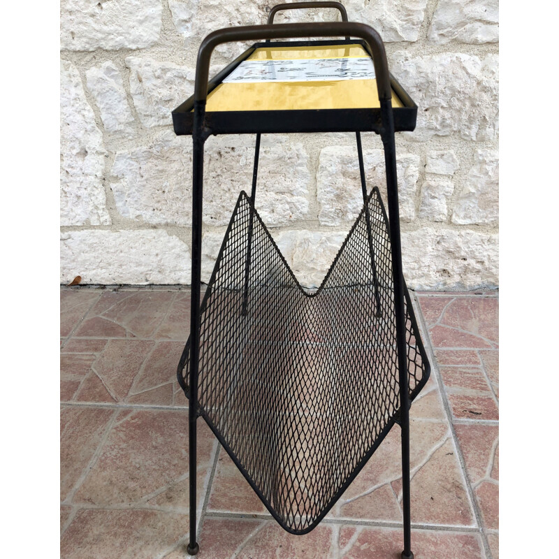 Table d'appoint vintage avec porte-revues en metal, 1960