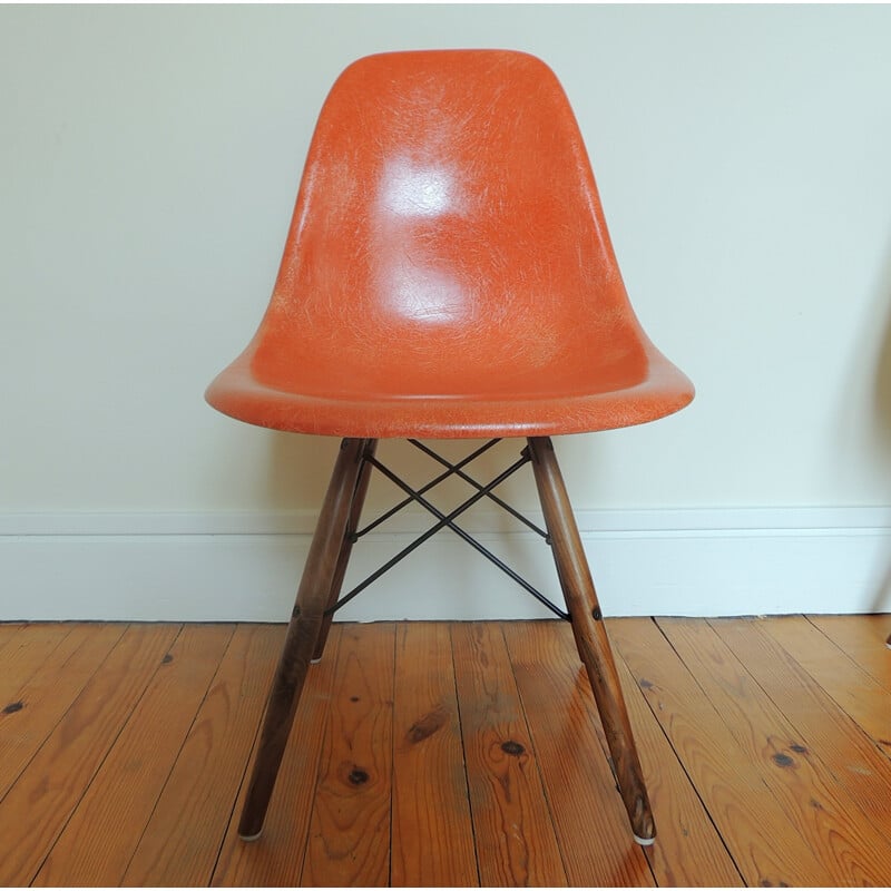 Mobilier International "DSW" orange chair, Charles & Ray EAMES - 1970s