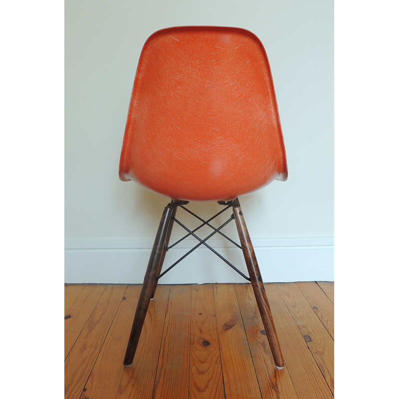 Mobilier International "DSW" orange chair, Charles & Ray EAMES - 1970s