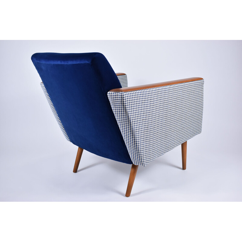 Sillón vintage con tela de pata de gallo en terciopelo azul-beige 1960