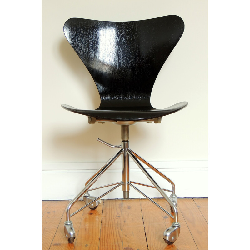 Fritz Hansen "3117" swivel chair, Arne JACOBSEN - 1950s