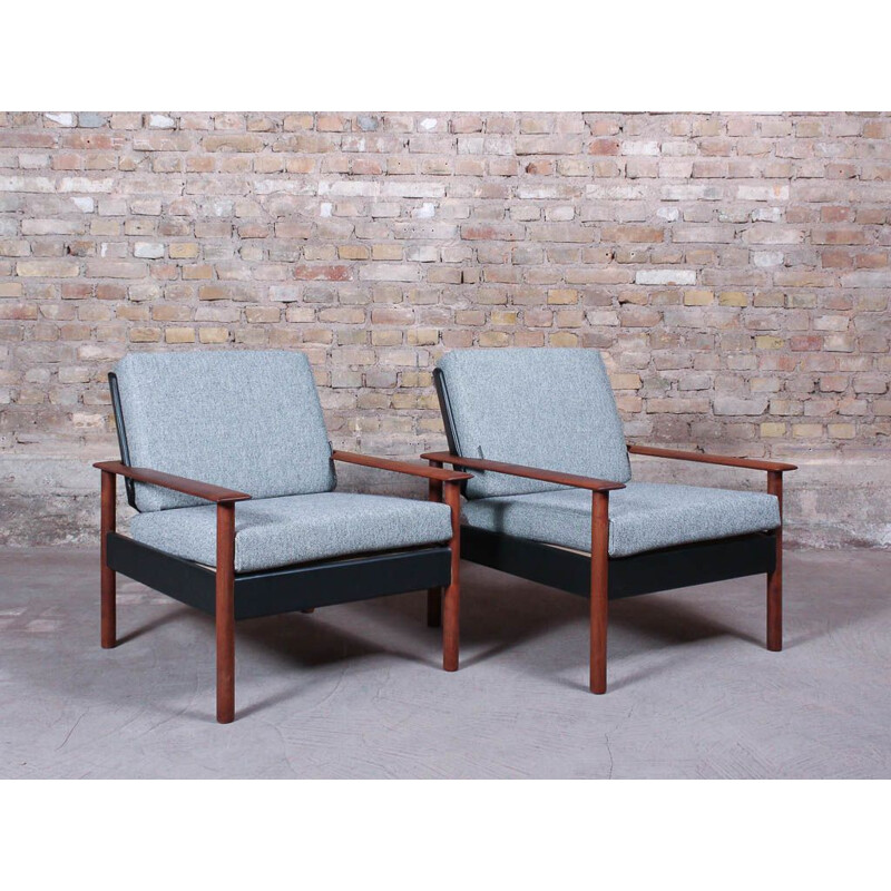 Paire de fauteuils scandinave vintage en bois massif, simili cuir et tissus gris chinés kvadrat, circa 1960