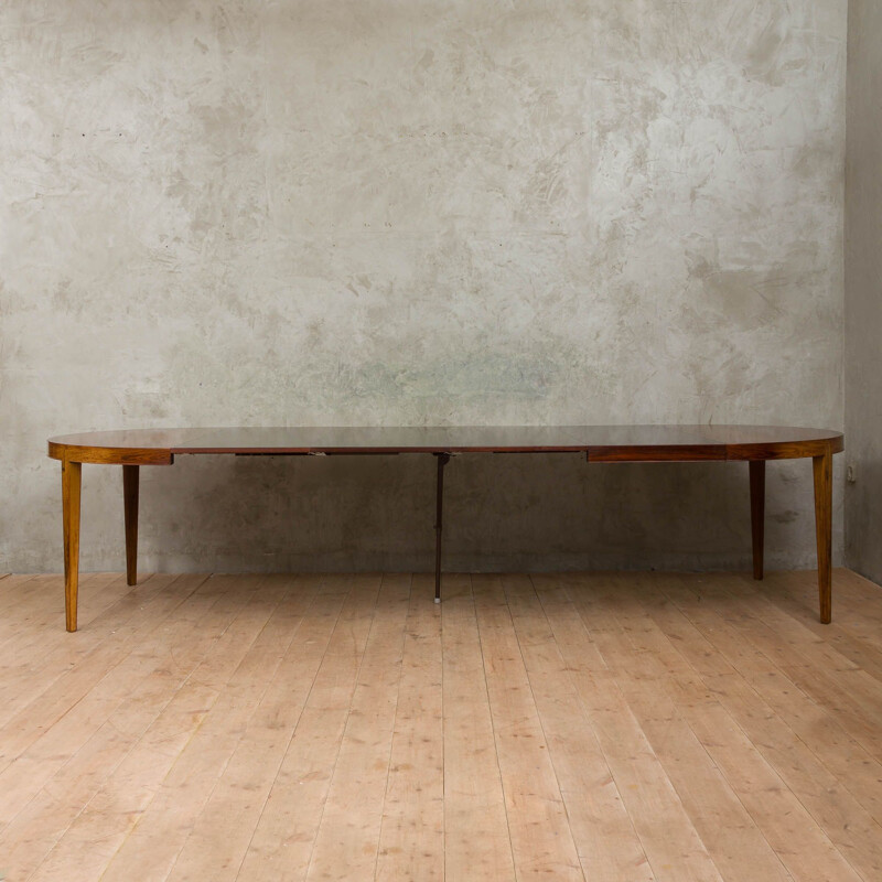 Vintage rosewood extandable table with 4 leaves by Severin Hansen Jr