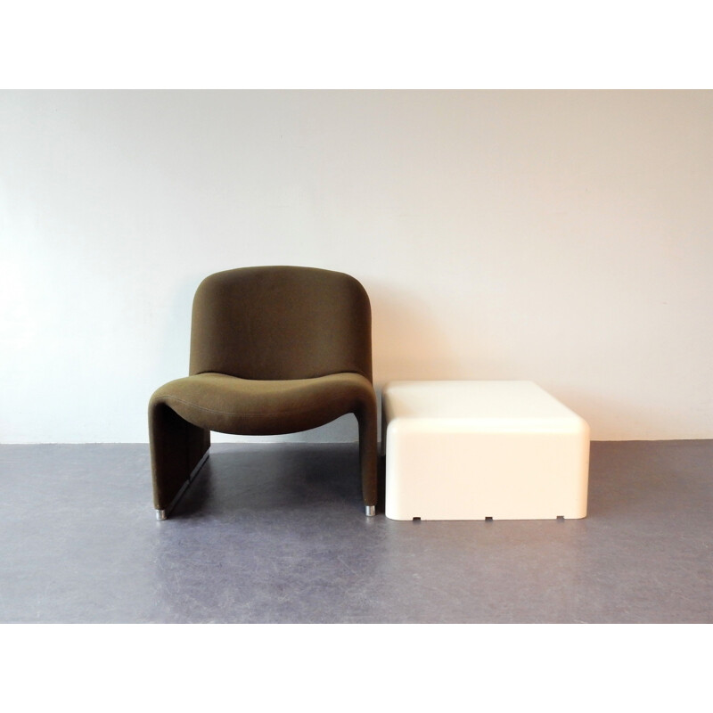 Vintage Alky chair by Giancarlo Piretti with coffee table for Castelli, Italy, 1970s