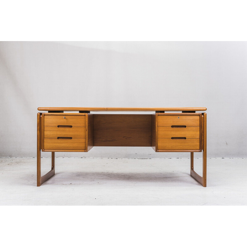 Teak vintage desk by Dyrlund, 1960s