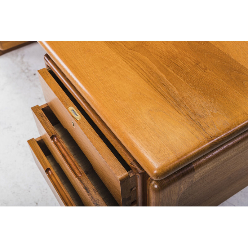 Teak vintage desk by Dyrlund, 1960s