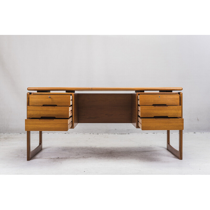 Teak vintage desk by Dyrlund, 1960s