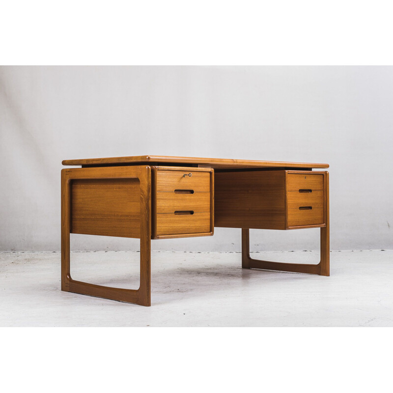 Teak vintage desk by Dyrlund, 1960s