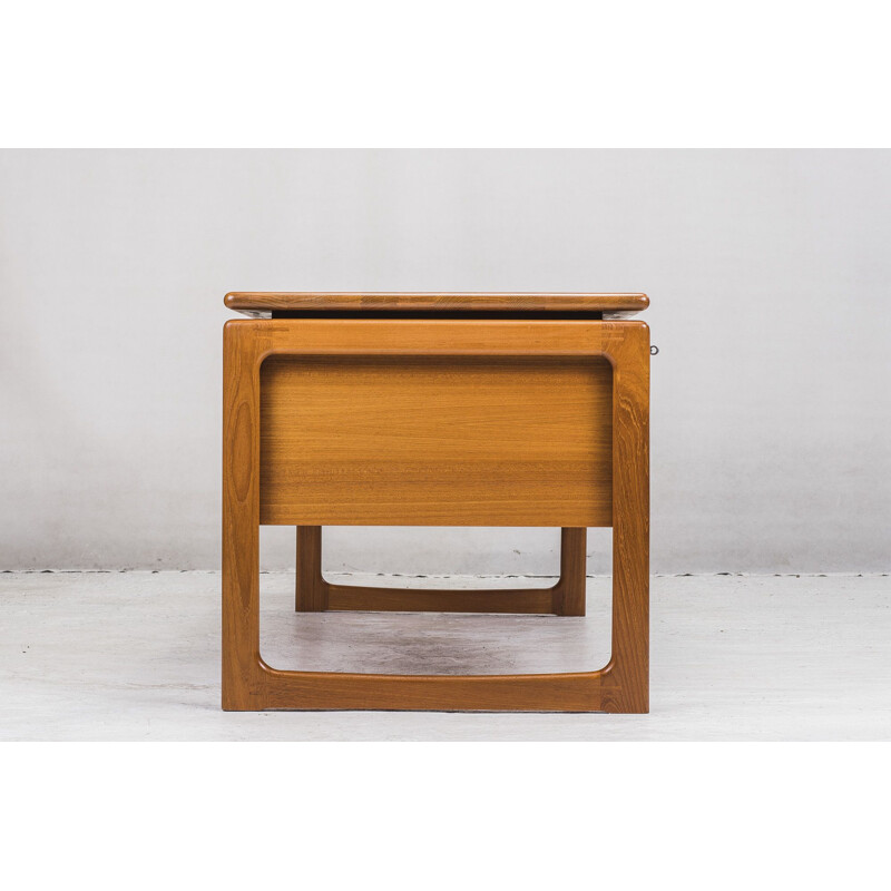 Teak vintage desk by Dyrlund, 1960s