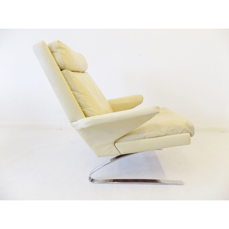 Vintage COR Swing creme leather loungechair by Reibhold Adolf