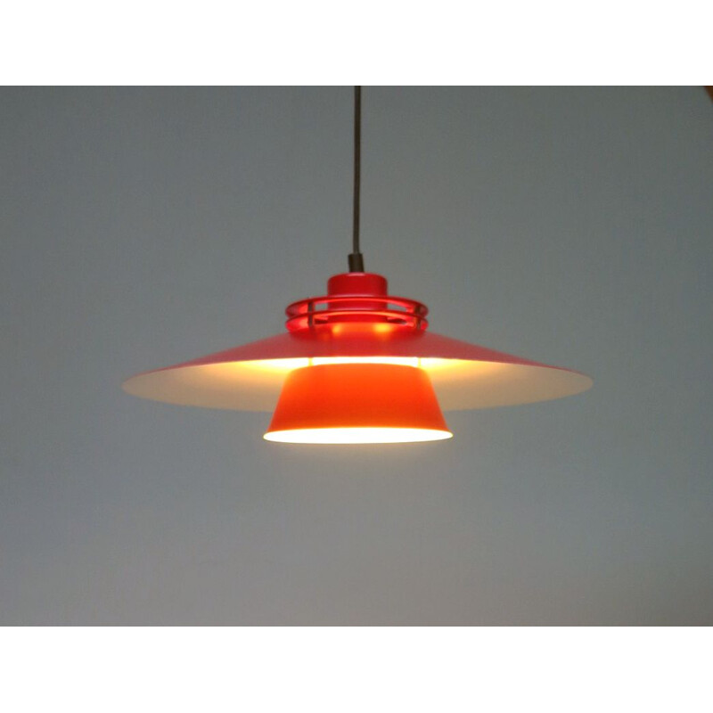 Lampe scandinave vintage en métal rouge