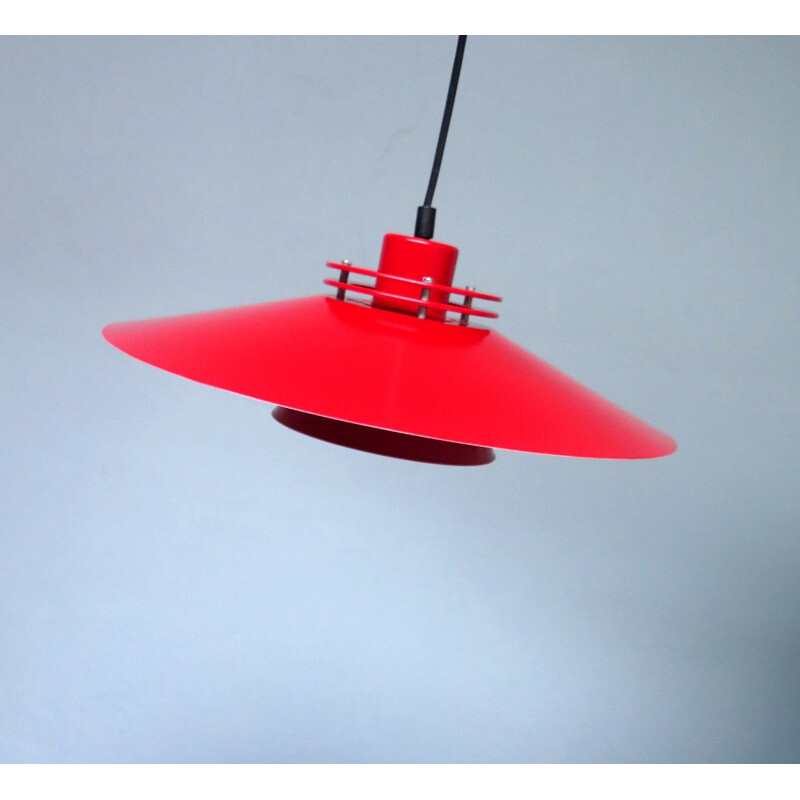Lampe scandinave vintage en métal rouge