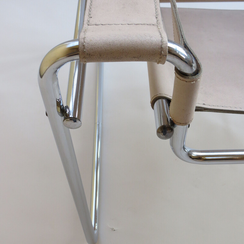 Vintage B3 Wassily chair in cream leather By Marcel Breuer For Gavina, Italy, 1960s 