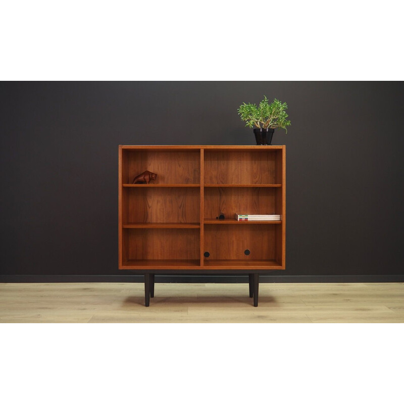 Vintage Hundevad bookcase in teak veneer 1970